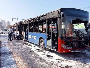 İ̇zmir’de Belediye Otobüsü Alevlere Teslim Oldu