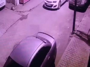 İ̇stanbul’da Hırsızların Şoke Olduğu Soygun Girişimi Kamerada: Balkondan Süpürge Fırlattı