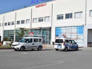 Otomobil Menfeze Çarptı: 1’i Ağır 6 Yaralı