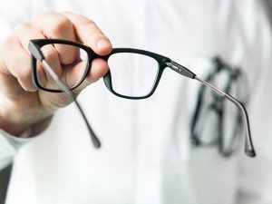 Dinlendirici Gözlük Adı Altında Satılan Ürünlere Karşı Uzmanlar Uyarıyor