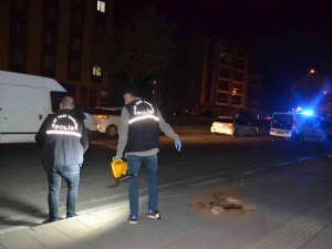 Sokak Ortasında Silahla Vuruldu