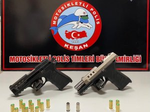 Havaya Ateş Edilen Triportörde 5 Çocuk Silahla Yakalandı