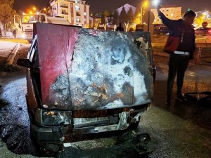 Emet’te Hareket Halindeki Araç Yandı