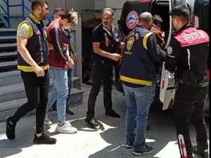 Polis Ve Savcıyım Deyip, 678 Bin Lirasını Aldılar