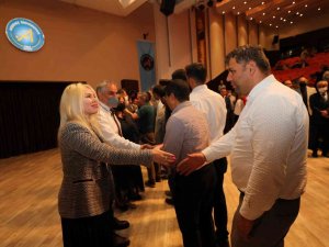 Aü’de Erken Bayramlaşma