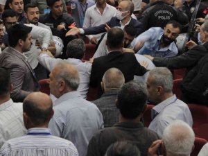 Altay’ın Olağanüstü Kongresinde Yumruklaşma!