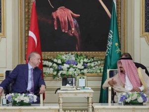 Cumhurbaşkanı Erdoğan, Suudi Arabistan Kralı Abdülaziz İle Bir Araya Geldi