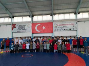 Grekoromen Yıldızlar Güreş Milli Takımı’nın Köyceğiz Kampı Sürüyor