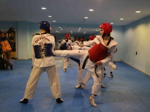 Pandemi Bitti, Sporcular Madalya İçin Salonları Doldurdu