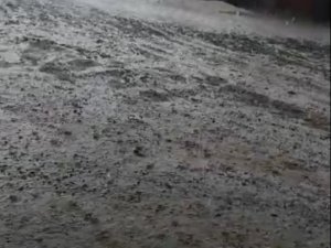 15 Dakika Yağan Dolu Ve Yağmur Sele Neden Oldu