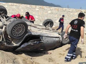 Takla Atan Otomobilin Sürücüsü Sıkışarak Can Verdi