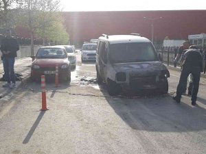 Yanan Aracını Söndürmek İsterken Yaralandı