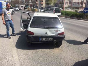 Bilecik’te Trafik Işıklarında 3 Aracın Karıştığı Kaza