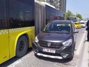Küçükçekmece’de İ̇ett Otobüsü Zincirleme Kazaya Karıştı: 14 Yaralı
