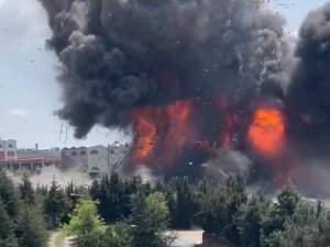 Tuzla’daki Fabrikada Patlama Anı Kamerada