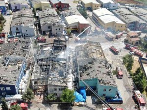 Tuzla’da Patlamanın Ardından Yanan Fabrikada 7 Kişi Yaralandı, 3 Kişiden Haber Alınamıyor