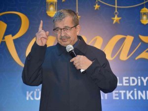 Yazar Hayati İ̇nanç Sevenleriyle Buluştu