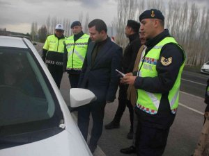 Malazgirt’te Polis Ve Jandarmadan ’Bayramınız Kemerli Olsun’ Uygulaması