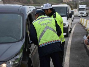 Tatvan’da Bayram Öncesi Emniyet Kemeri Uygulaması Yapıldı