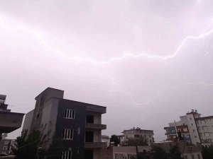 Çiftçinin Uzun Zamandır Beklediği Yağmur Geldi