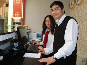 Çalışanlarıyla Dikkat Çeken Otelde, Bayram Öncesi Yoğunluk Arttı