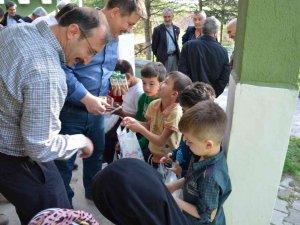 Emet’te Çocuklara Bayram Hediyesi Geleneği