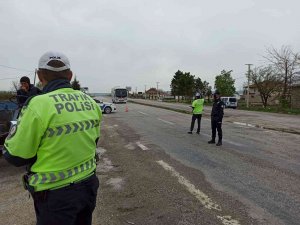 Şuhut’ta Trafikte Bayram Yoğunluğu Artınca Denetimler Başladı