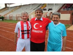 Şöhretler 23 Nisan’da Sahaya İniyor