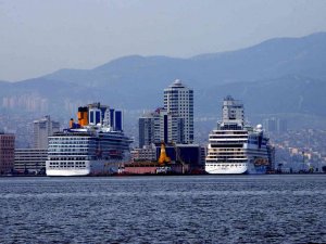 Yüzen Otel İ̇zmir Limanı’na Demir Atacak