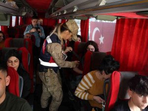Iğdır’da Bayram Öncesi Yolculara Trafik Kuralları Ve Emniyet Kemeri Uyarısı