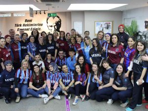 Özel İ̇mperial Hastanesi Çalışanlarından Trabzonspor Formasıyla Hizmet