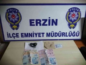 “Dur” İkazından Kaçan Otomobilden Uyuşturucu Çıktı