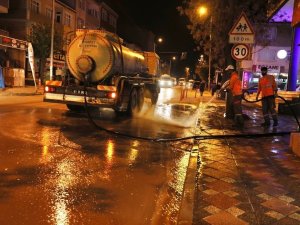 Körfez’de Bayram Öncesi Yollar Tazyikli Suyla Yıkanıyor