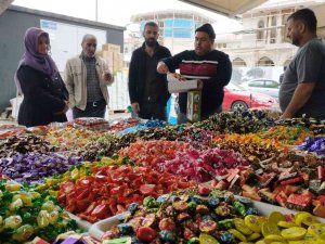 Konya’da Bayram Alışverişini Son Günlere Bırakanlar Yoğunluk Oluşturdu
