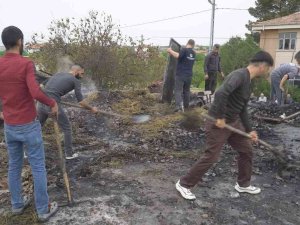 İ̇tfaiye Yol Sorunu Nedeniyle Gecikince 2 Evin Çatısı Küle Döndü