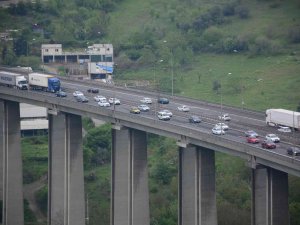 Viyadük Ve Rampalarda Bayram Trafiği Yoğunluğu