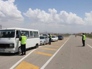 Aksaray’da Jandarma Bayram Öncesi Trafiği Hem Havadan Hem De Karadan Denetliyor