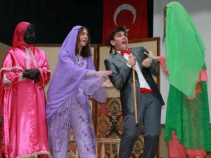 Manisa’da ‘Kanlı Nigar’ Orta Oyunu İlgiyle İzlendi