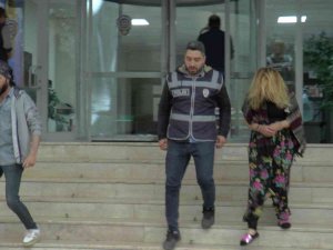 2 İlde 5 Ayrı Suçtan Aranan Ve 64 Yıl Hapis Cezası Bulunan Kadın Yakalandı