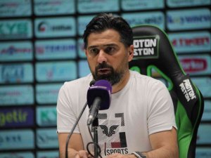 İ̇lhan Palut: “Maalesef Çok Kritik Bir Mağlubiyet Aldık”