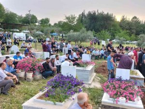 Öldürülen Anne Ve Oğlu Yan Yana Toprağa Verildi