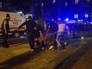 Parkta Sohbet Eden 2 Arkadaşa Silahlı Saldırı
