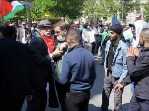 Parisliler Gözaltına Alınan Filistinliler İçin Sokaklara Döküldü