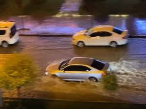 Gaziantep’te Sağanak Yağış Hayatı Felç Etti