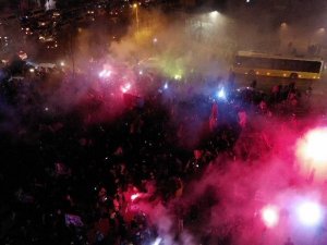 Üsküdar’da Bordo-mavili Taraftarların 38 Yıl Sonra Gelen Şampiyonluk Sevinci