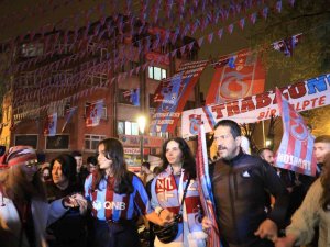 Zonguldaklılar Trabzonspor’un Şampiyonluğunu Kutladı