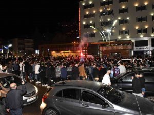 Trabzonspor’un 38 Yıl Sonra Gelen Şampiyonluğu Gümüşhane’de Coşkuyla Kutlandı