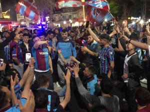 Erzincanlılar Trabzonspor’un Şampiyonluğunu Coşkuyla Kutladı