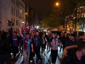 Trabzonspor Taraftarı Taksim’e Akın Etti