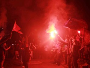 Marmaris’te Trabzonspor Şampiyonluğu Konvoylar Ve Meşaleler İle Kutlandı